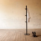 Preview: Polehanger schwarz von Rosconi Standgarderobe Garderobenständer puristisches reduziertes Design bei Büro-Goertz Darmstadt und Buero-Ideen.de Umgebung Stiefel