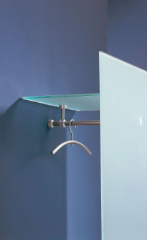 Detailbild Hutablage Wandgarderobe von d-tec Modell pacific 503 -283, 283-a, 283-w und 283-x, 283-ax, 283-wx mit Hutablages satiniertes Glas Stangen mattchrom Drehteile Aluminium bei Büro-Goertz in Darmstadt und Buero-Ideen.de